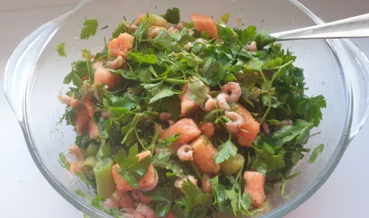 Petersilien-Papaya-Salat mit Krabben