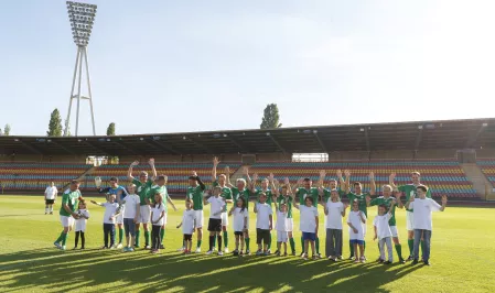 Fußballspiel FC Bundestag vs. FC Diabetologie 2017 - FC Diabetologie mit Kindern