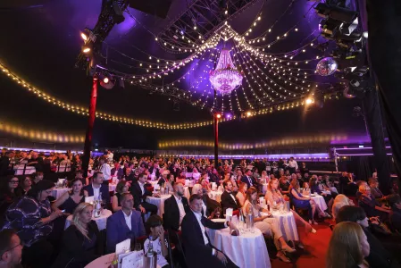 Gala 2024: Voller Saal im TIPI am Kanzleramt