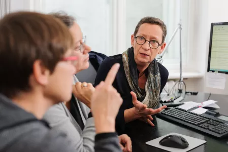 Arzt und Diabetesberater/Patient im Gespräch Arzt und Diabetesberater/Patient im Gespräch