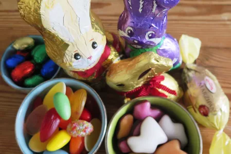 Süßigkeiten mit Osterhase aus Schokolade Süßigkeiten mit Osterhase aus Schokolade