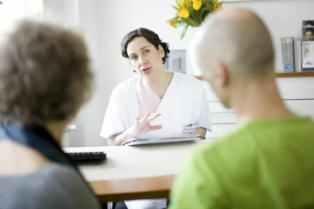 Arztgespräch mit Patienten Schmuckbild Arztgespräch mit Patienten Schmuckbild