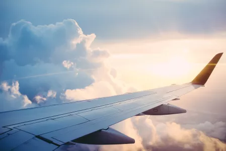 Flugzeug - Reise in den Urlaub Flugzeug - Reise in den Urlaub