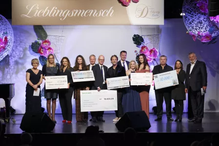 Diabetes-Charity-Gala 2022 - Spendenscheckübergabe mit Promi-Paten Diabetes-Charity-Gala 2022 - Spendenscheckübergabe mit Promi-Paten