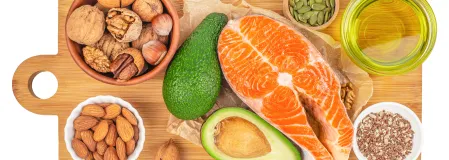 Lebensmittel die viel Fett enthalten wie N&uuml;sse, Avocado, Fisch, Sonnenblumenkerne, Leinsamen und &Ouml;l