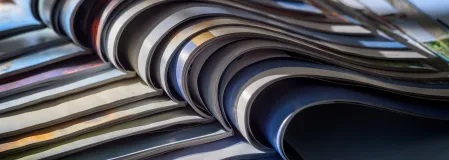 Gestapelte Zeitschriften