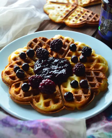 Waffeln mit Brombeeren