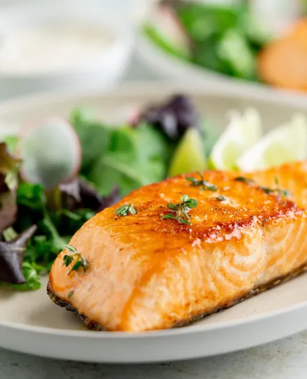Lachs auf Salat