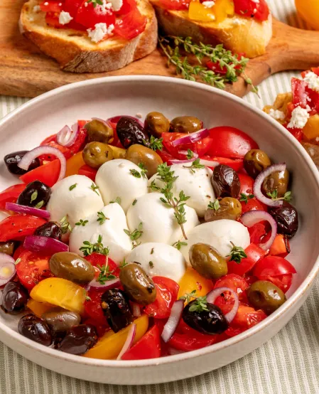 Tomate Mozzarella mit Oliven