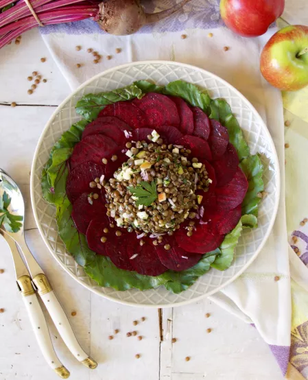 Salat von „Alb-Laisa“ mit Rahnen und Apfel Salat von „Alb-Laisa“ mit Rahnen und Apfel