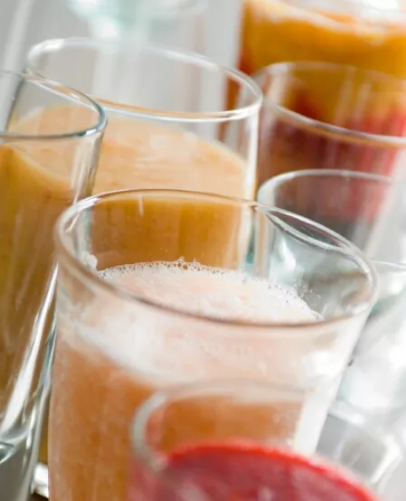 Glas mit Fruchtsaft Glas mit Fruchtsaft
