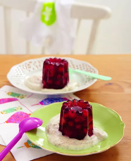 Rote Gruetze mit Vanillejoghurt Rote Gruetze mit Vanillejoghurt