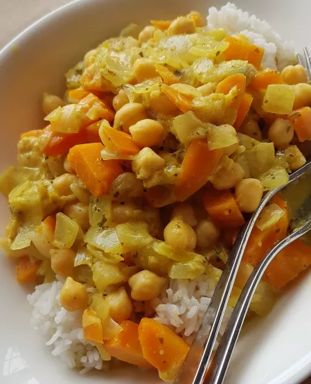 Rezept Vegane Gemüsepfanne mit Kichererbsen Rezept Vegane Gemüsepfanne mit Kichererbsen