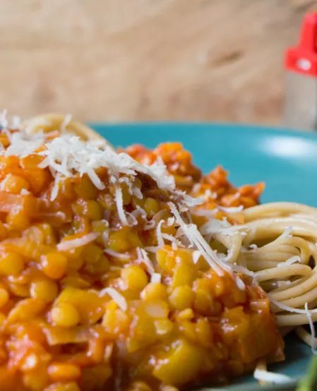 Linsenbolognese mit Vollkornpasta Linsenbolognese mit Vollkornpasta