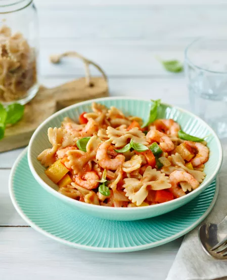 Pasta und Garnelen in Paprika-Tomatensugo Pasta und Garnelen in Paprika-Tomatensugo