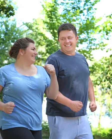 Übergewichtiges Paar beim Sport Übergewichtiges Paar beim Sport