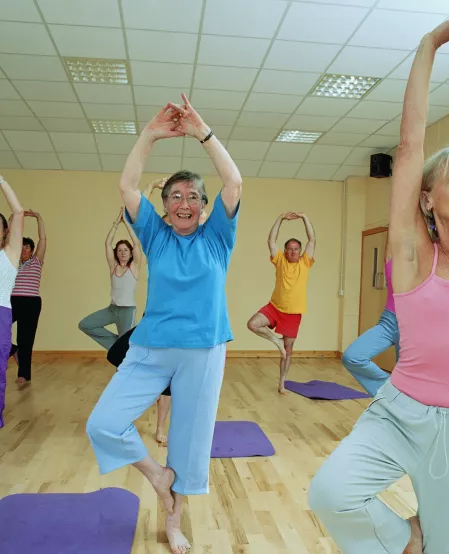 Menschen beim Yoga