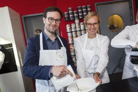 Parlamentarisches Kochen Mai 2023: Johannes Wagner, MdB und Professor Diana Rubin Parlamentarisches Kochen Mai 2023: Johannes Wagner, MdB und Professor Diana Rubin