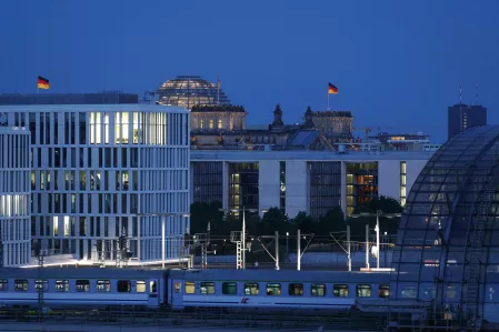 Fußballspiel FC Bundestag vs. FC Diabetologie 2017 - Blick übers politische Berlin