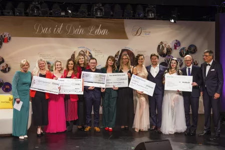 Diabetes-Charity-Gala 2023 - Spendenscheckübergabe mit Promipaten