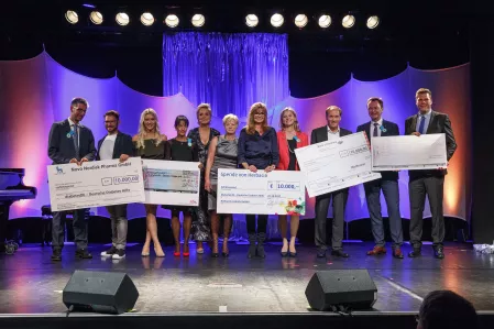 Übergabe der Spendenschecks auf der Gala 2017