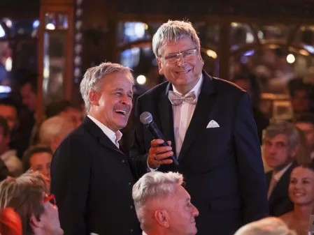 Dr. Jens Kr&ouml;ger mit Pierre Littbarski im Publikum