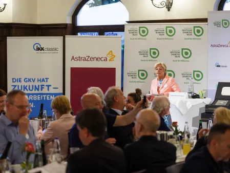 FC Diabetologie 2026 3. Halbzeit Nicole Mattig-Fabian Podium Publikum