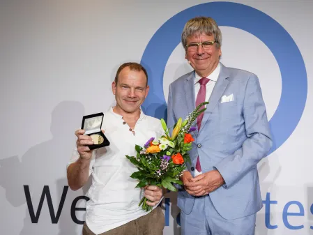 Dr. Tim Wessel, Preisträger Mehnert-Medaille 2025, mit Dr. Jens Kröger