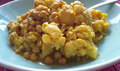 Curry-Blumenkohl mit Kichererbsen und Linsen
