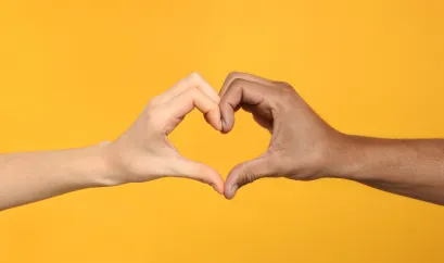 Zwei H&auml;nde, die ein Herz formen 