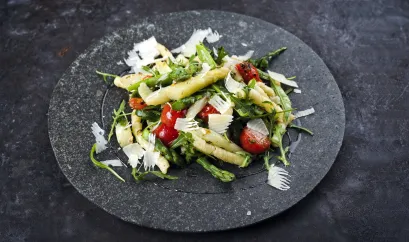 Spargel mit Rucola und Parmesan
