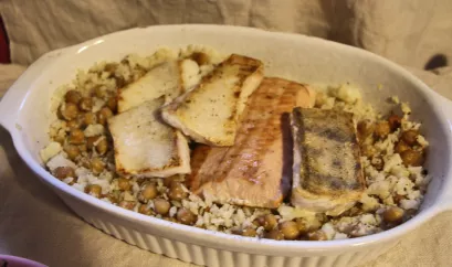 Fisch auf Blumenkohlcouscous und Kichererbsen