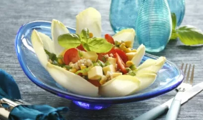 Salat und Tischatmosphäre