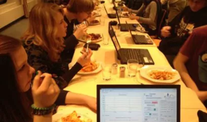 Beim Essen arbeiten
