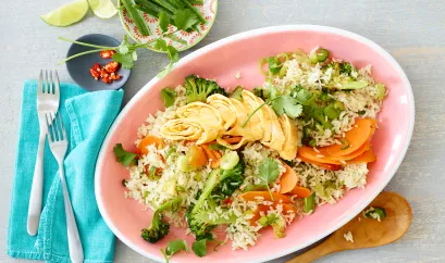 Nasi Goreng mit Omelettschnecken