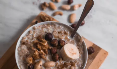 Bananen-Nuss-Porridge