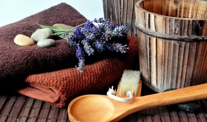 Saunaaufguss, Lavendel und Handtücher