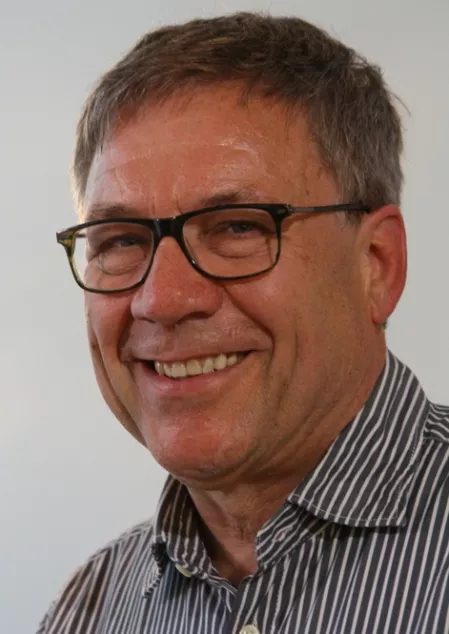 Dr. Bertil Oser Dr. Bertil Oser
