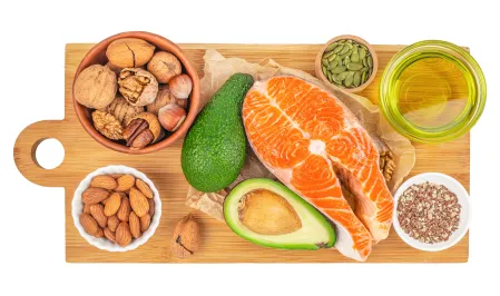 Lebensmittel die viel Fett enthalten wie N&uuml;sse, Avocado, Fisch, Sonnenblumenkerne, Leinsamen und &Ouml;l