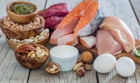 Eiweiß: Fleisch, Fisch, Eier und Nüsse