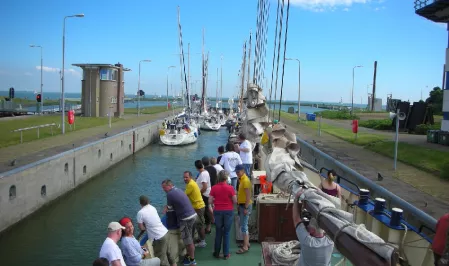 Diabetes Kids Ahoi Segelschiff im Hafen