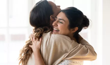 Freundinnen Umarmung Freundschaft